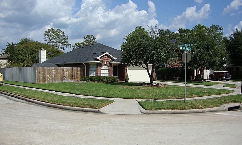 Now this house knows how to work a corner lot!!