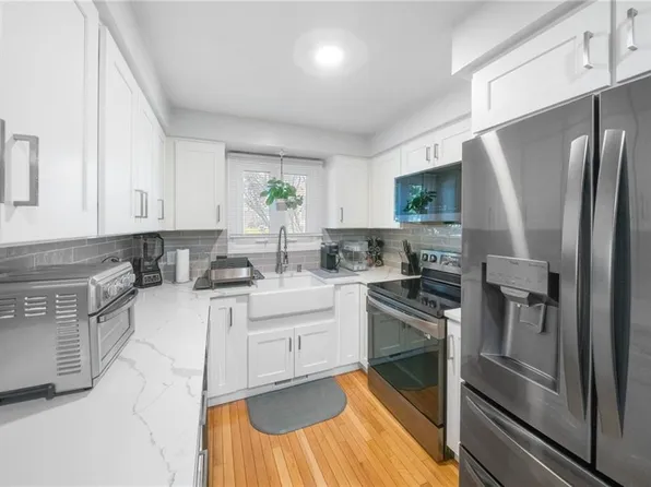 200 Mayfield Ave APT E1, Cranston, RI 02920