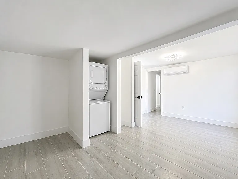 6920 Delano Ave — Photo 15