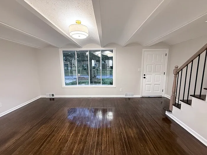 226 S Moore Ave — Photo 4