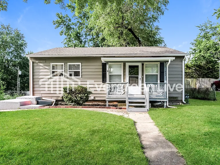 1509 N Hocker Ave — Photo 1
