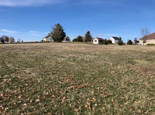 10 Long Grove Dr, Monticello, IL 61856