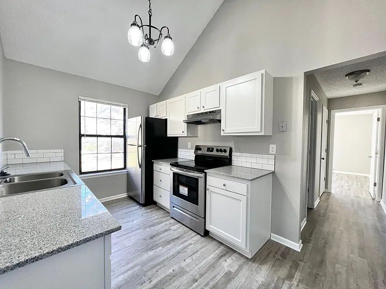 8609 Holmes Rd #301 — Photo 2