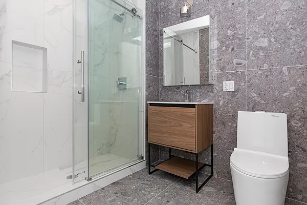 Rented by Nooklyn NYC LLC | media 18