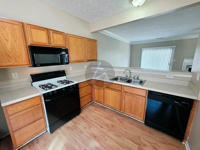 2 bed, 2.5 bath, 3364 sqft, $1,765 — Photo 3