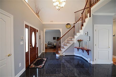 Two Story Entry Foyer: A Grand Entrance
