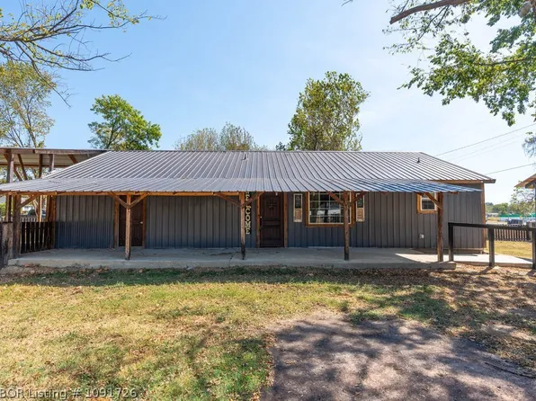 110 SW 8th St, Muldrow, OK 74948
