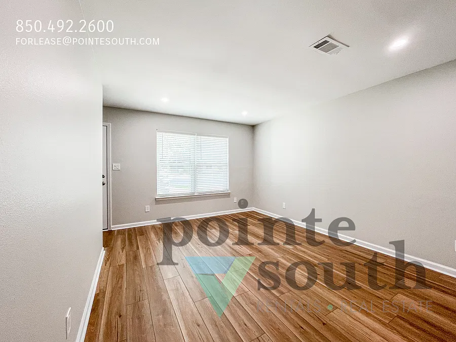 Updated Townhome in Central Pensacola — Photo 3