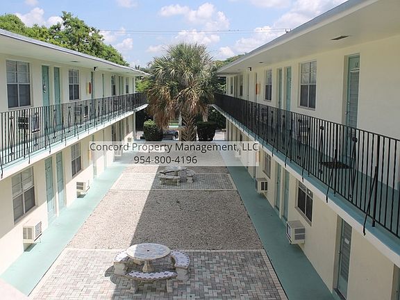 2nd image of 2537 Lincoln St APT 9