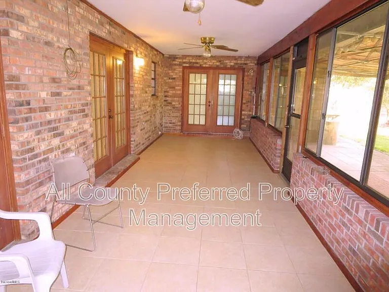 237 Emerson Dr NW — Photo 9