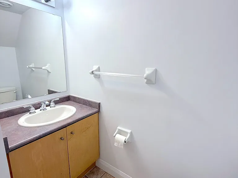 18 Merton St #911 — Photo 10