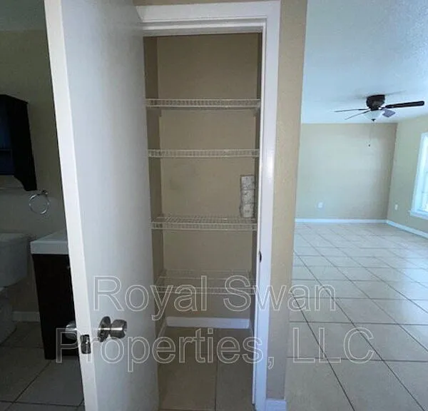 2806 Mineola Dr — Photo 12