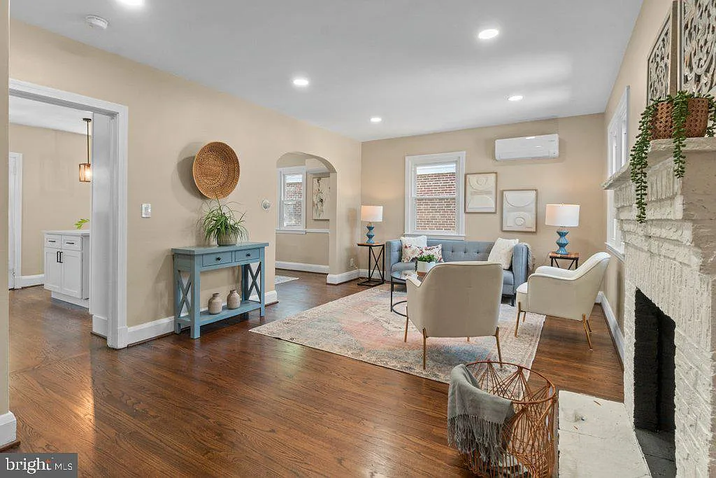 3 bed, 1293 sqft, $2,795 — Photo 3