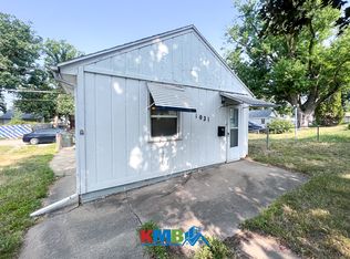 1021 Center Point Rd NE, Cedar Rapids, IA 52402