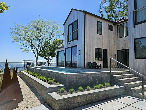 599 Peconic Bay Blvd Photo 1