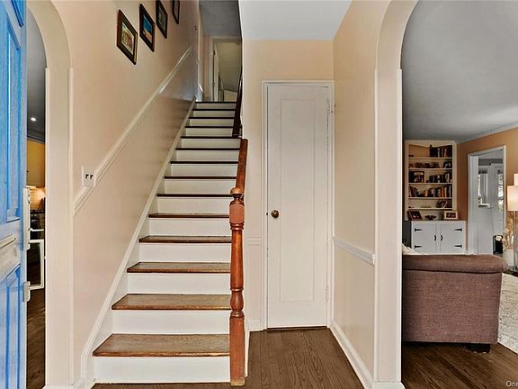 3rd image of 21 Laurel Pl