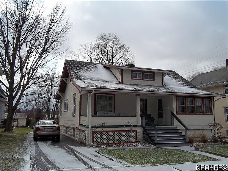 1st image of 209 E Friend St