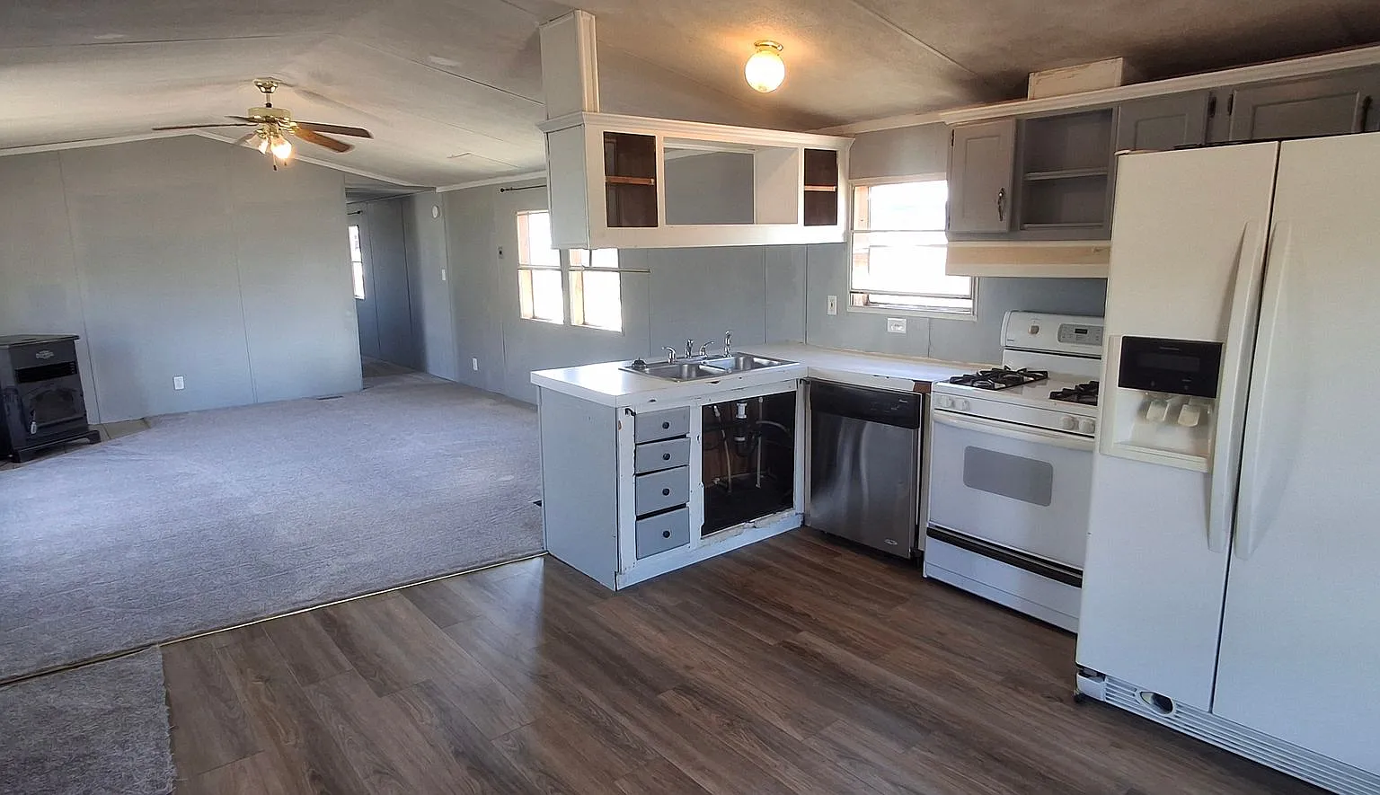 3 Bedroom 2 full bath in Antelope Hills — Photo 3