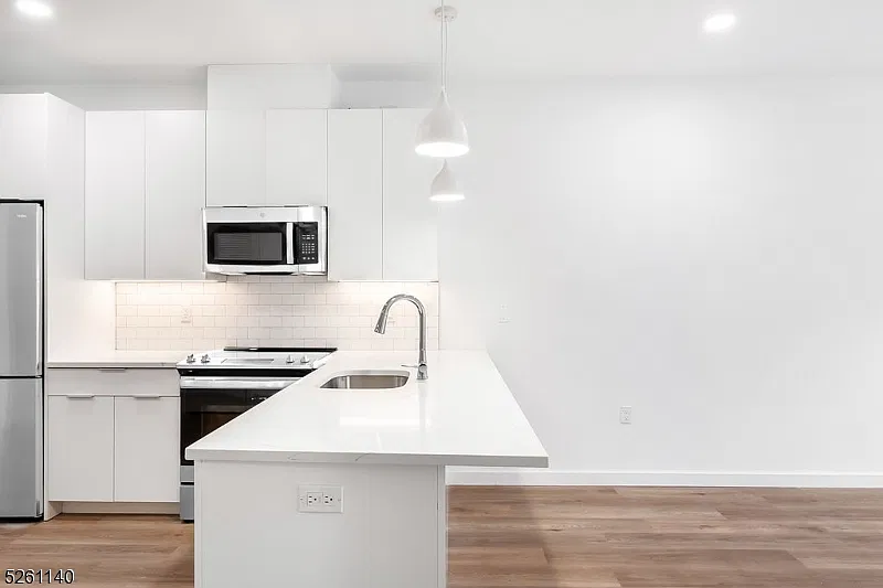 1 bed, 1.0 bath, 720 sqft, $1,962 — Photo 4