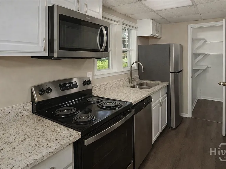 471 E Montgomery St — Photo 2