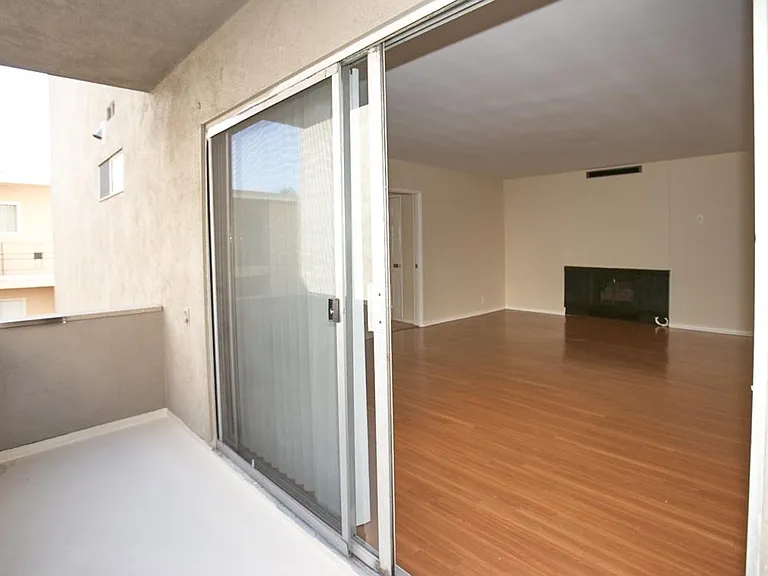 1833 Westholme Ave #207 — Photo 5