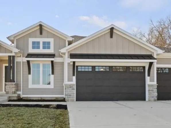 2233 SW Crown Dr, Lees Summit, MO 64082