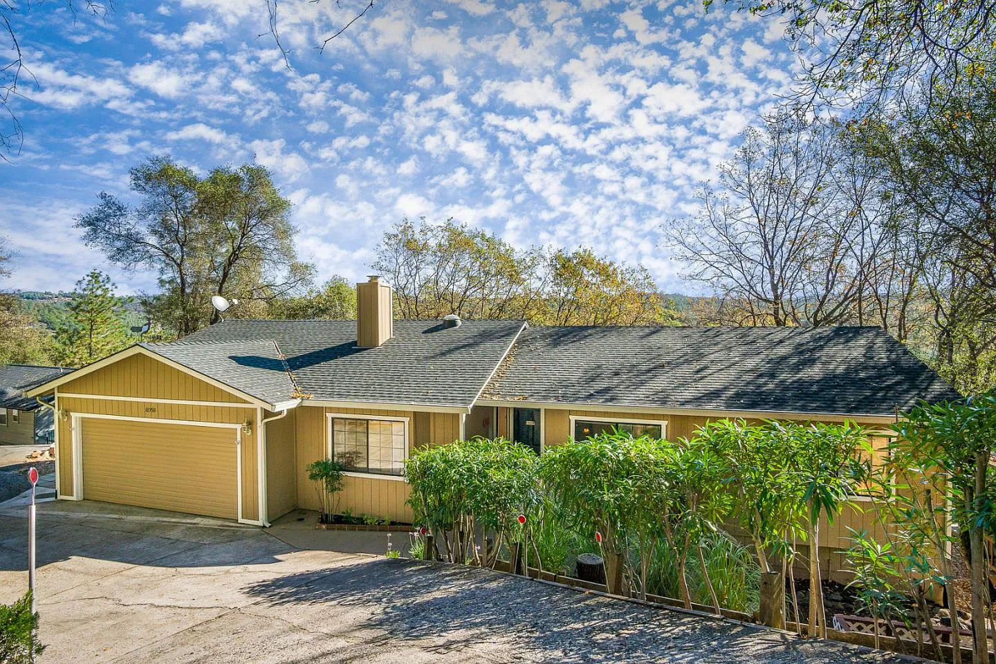 18358 Hummingbird Dr photo 1