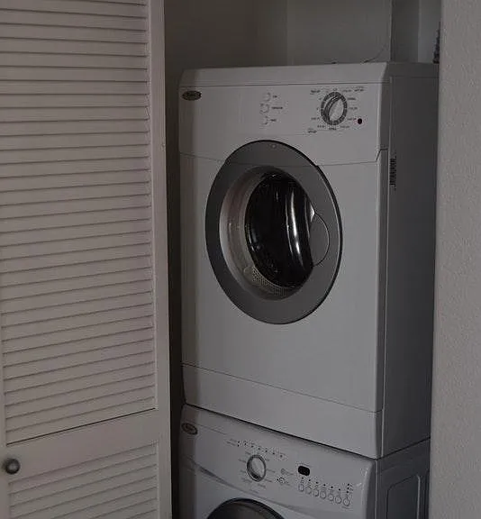 Stacking washer/dryer included