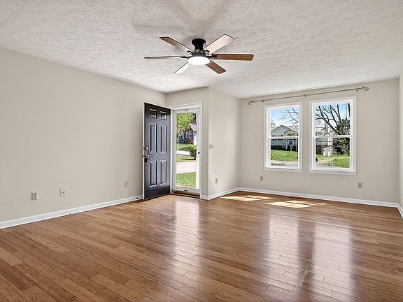 4th image of 3531 Riveroaks Dr