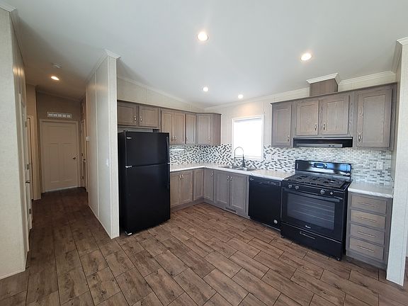 4th image of 551 Summit Trl House 207