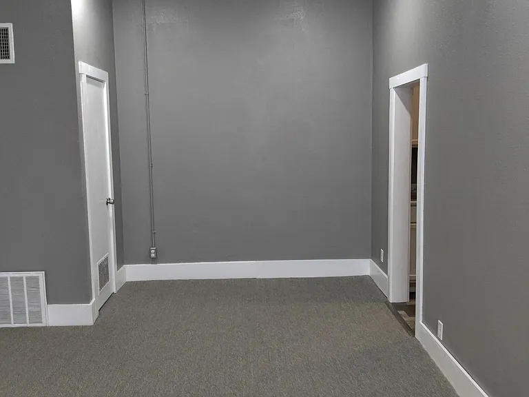 401 E Erie St #3 — Photo 11