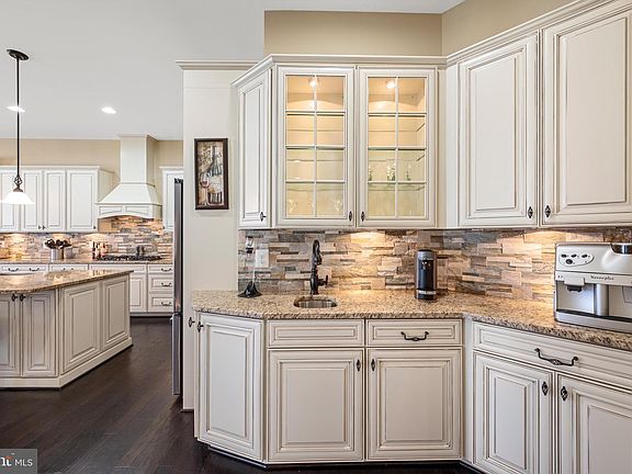 4th image of 35386 Greyfriar Dr