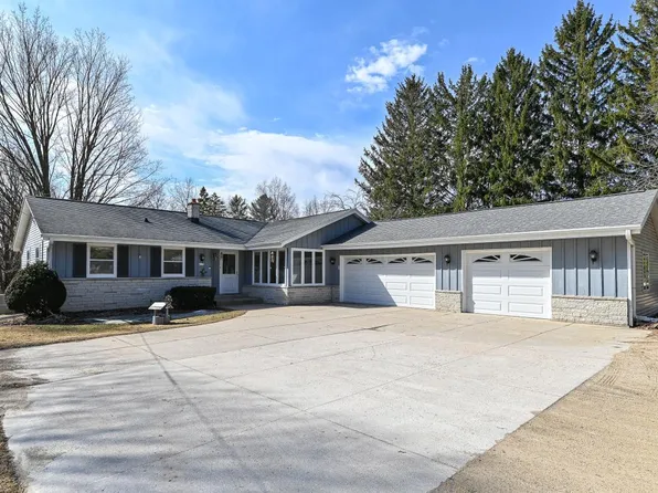 2729 Newark DRIVE, West Bend, WI 53090