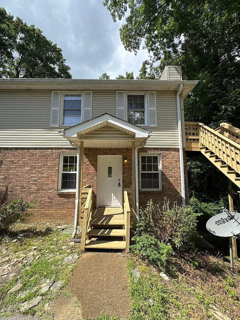 For Rent: 2 Bedroom | 1 Bath Duplex in South Nashville — Photo 2