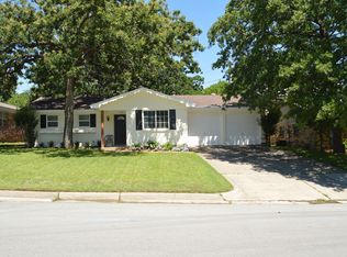 325 NE Michael Dr, Burleson, TX 76028