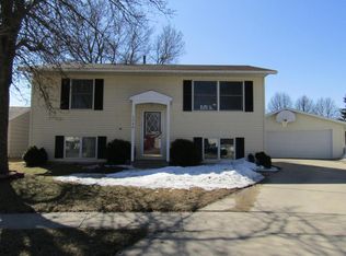 1740 Pinewood Ln SE, Rochester, MN 55904