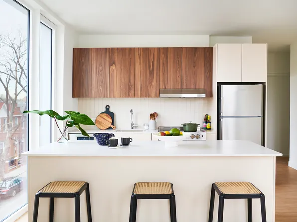 30-77 Vernon Boulevard image 1 of 21