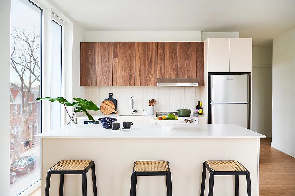 30-77 Vernon Boulevard 210S