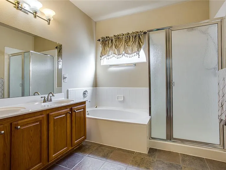 2808 Cypress Point Dr — Photo 17