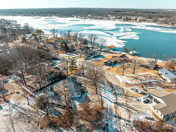 3rd image of 862 Lakeshore Dr