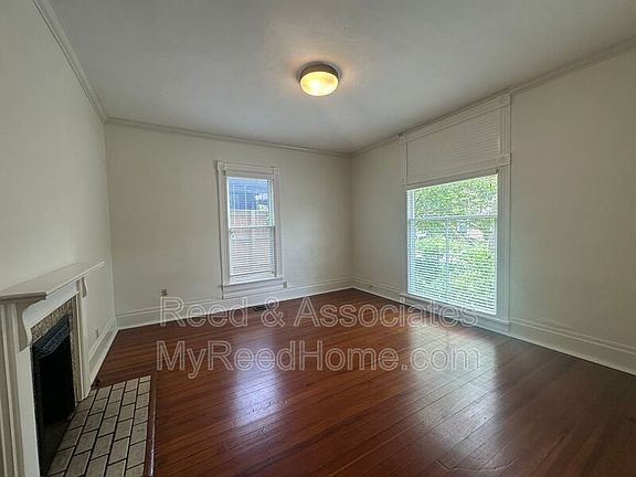 3rd image of 1042 Blythe St