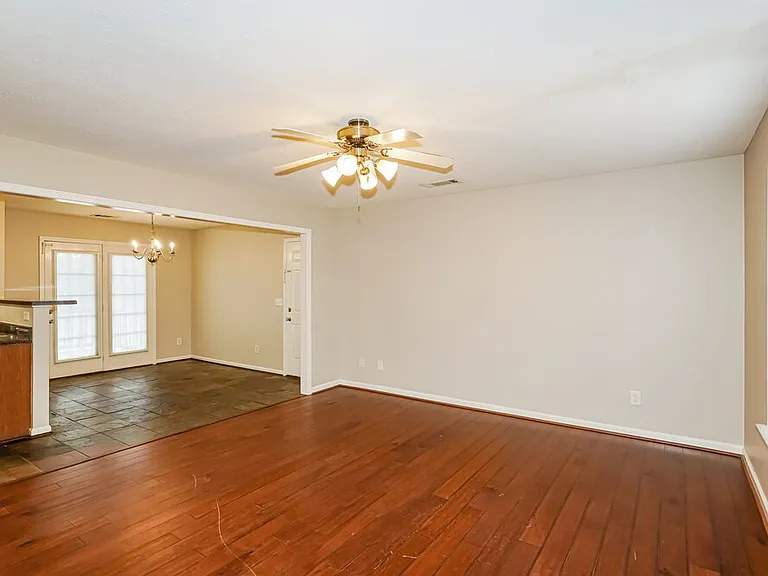 725 Holland Ridge Dr — Photo 4