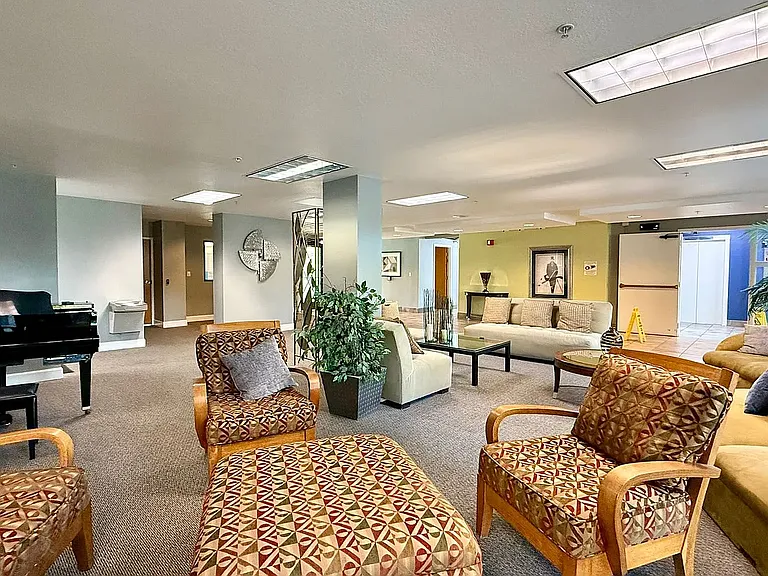 417 E Kiowa St #405 — Photo 3