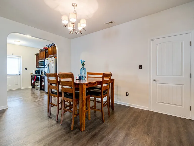 2104 Miller Ave — Photo 14