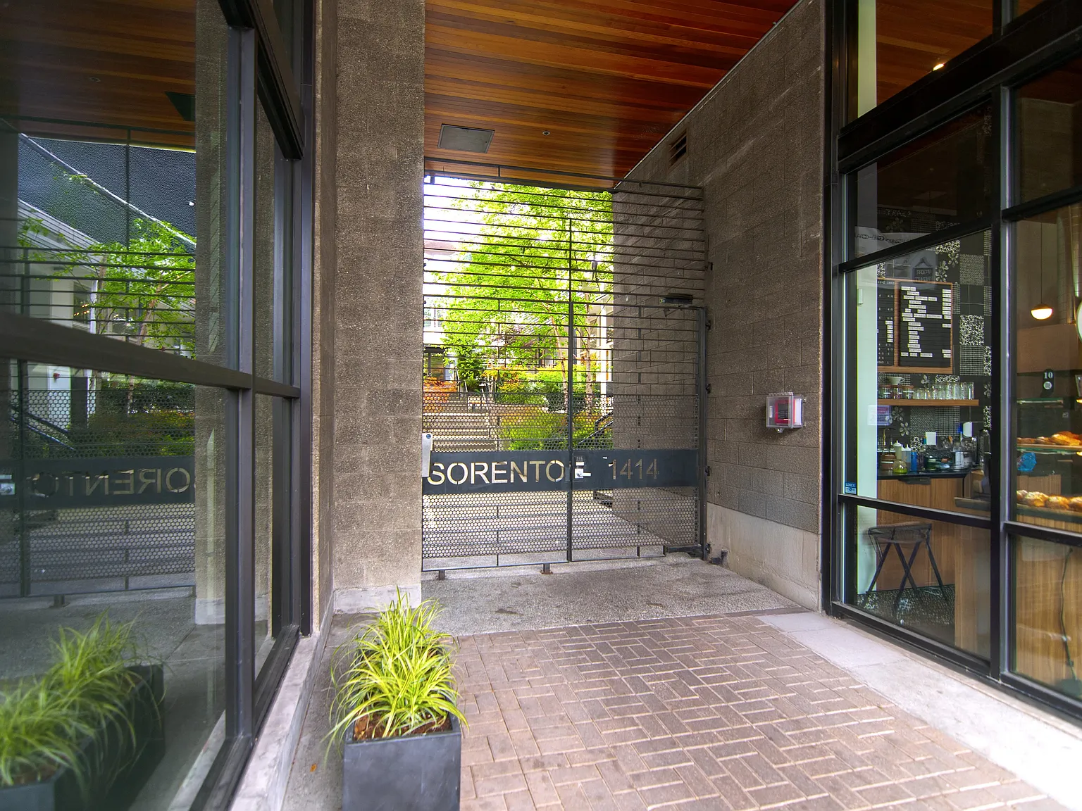 Sorento Flats — Photo 4