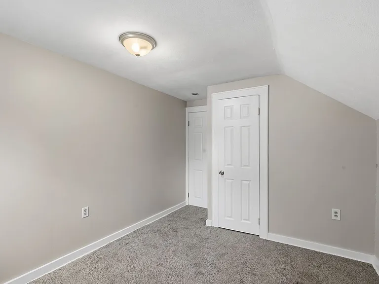 420 Britton St — Photo 18