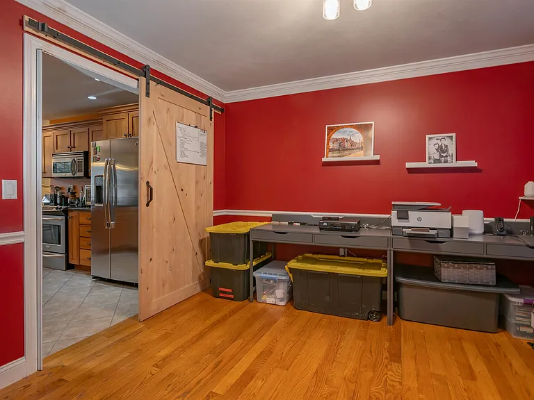 2 Lowther Pl — Photo 18