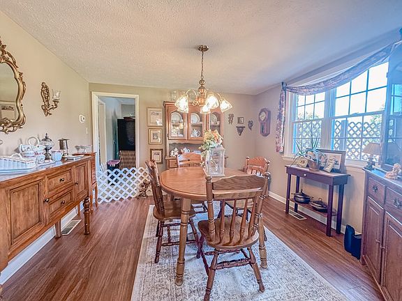 4th image of 235 Jacklin Dr