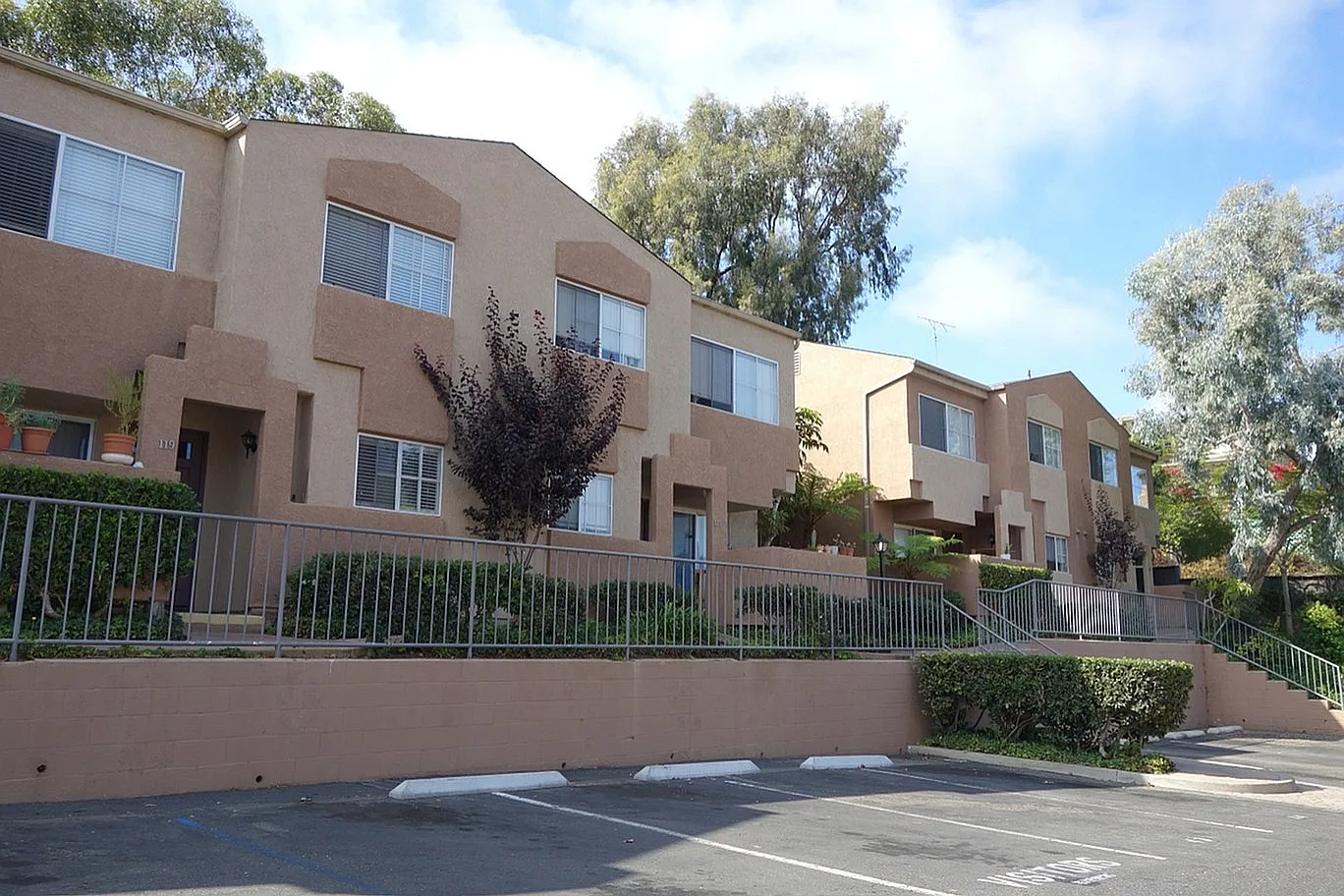 Elan Playa Mar Apartment Homes — Photo 2