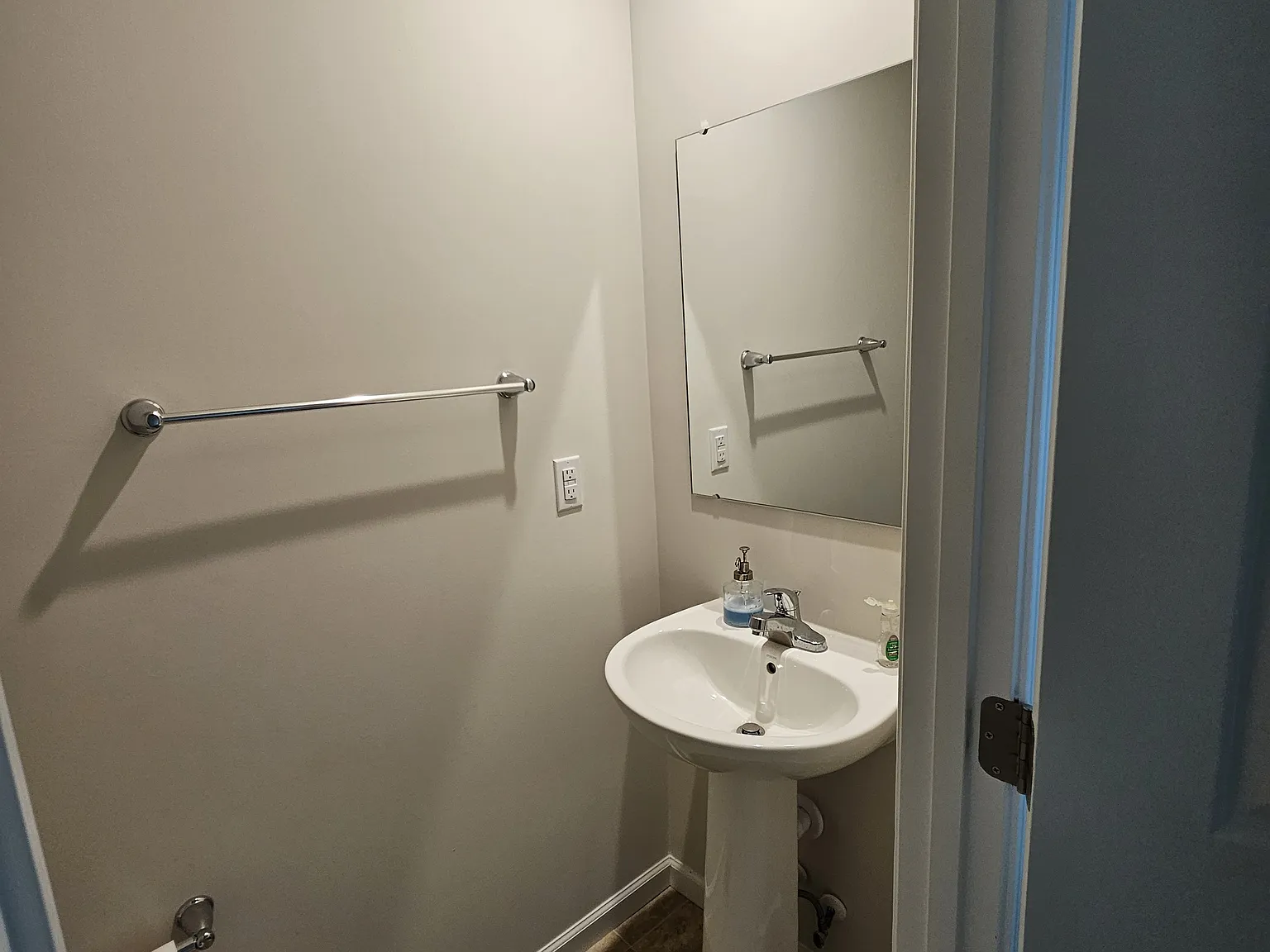 5 bed, 2.5 bath, 2203 sqft, $2,700 — Photo 3